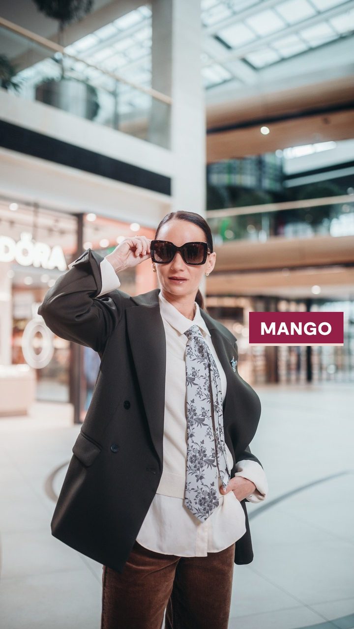 Popisek MANGO u saka v pasáži Šantovky